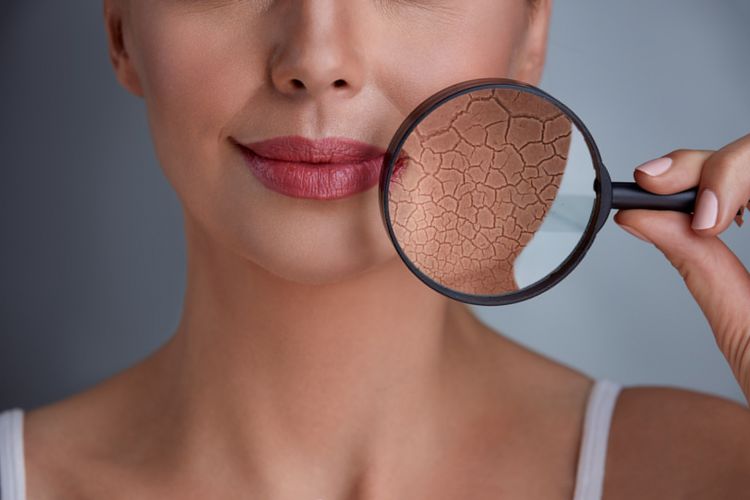 Tanda Penuaan Di Wajah Yang Sering Terlewat