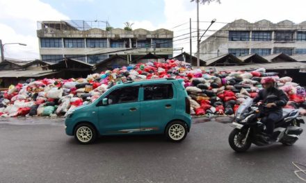 Darurat Sampah Membuat Pemkot Tangsel Menyalahkan Pedagang Kaki Lima