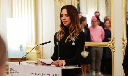 Victoria Beckham Sabet Gelar Ksatria Seni, Ini Detailnya