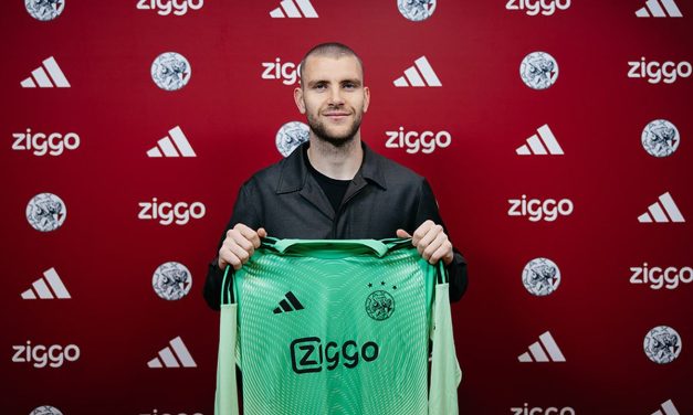 Ajax Butuh Kiper Baru: Maarten Paes Kini Jadi Kandidat Terkuat!