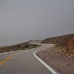 3 Cara Aman Melintasi Jalanan Berkelok-Kelok