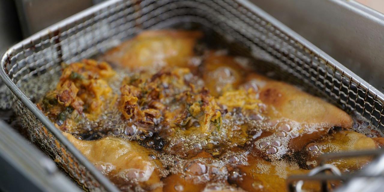 Dapur Tetap Bersih! Tips Goreng Bandeng Tanpa Cipratan Minyak