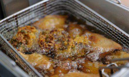 Dapur Tetap Bersih! Tips Goreng Bandeng Tanpa Cipratan Minyak