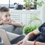 Pesan Psikolog: Tolong Jangan Cuekin Perasaan Si Kecil