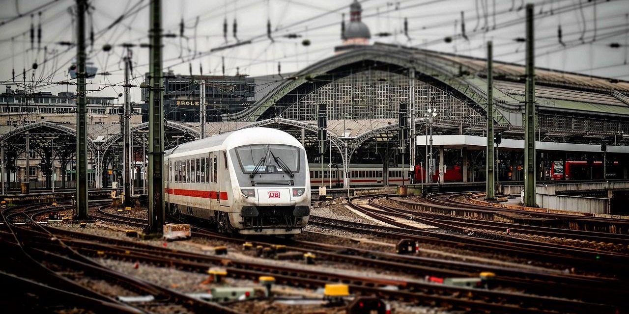 Bikin Bule Takjub, Ini 4 Stasiun Kereta Paling Favorit!