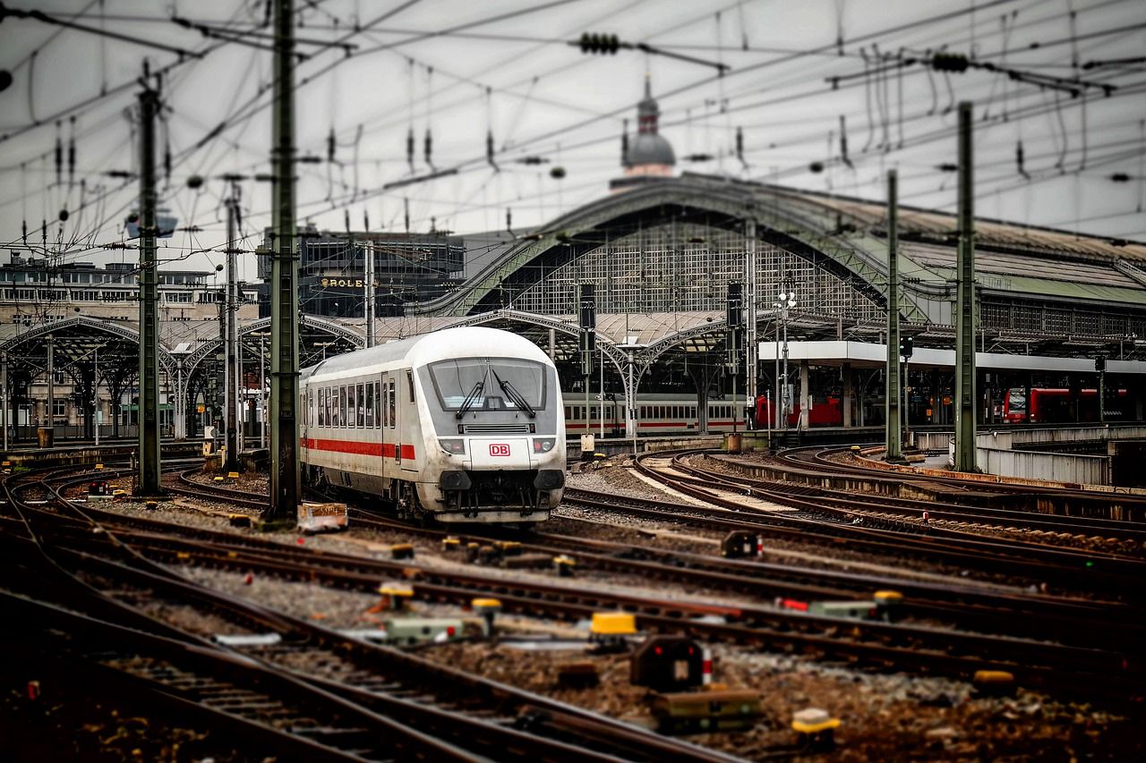 Bikin Bule Takjub, Ini 4 Stasiun Kereta Paling Favorit!