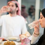 Alasan Wajib Makan Pakai Tangan Kanan