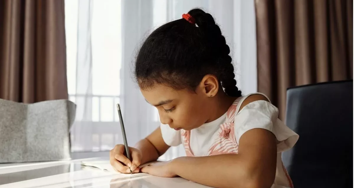 Hapus PR Sekolah: Solusi Bikin Mental Anak Sehat?
