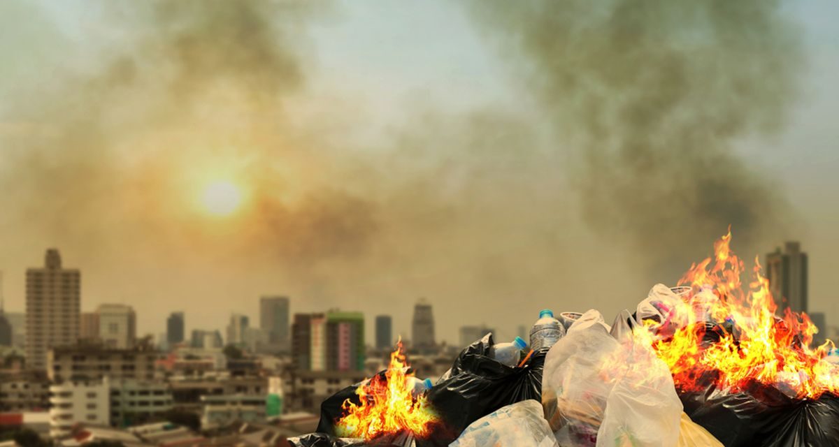 Jangan Bakar Plastik! Ada Racun Mengintai