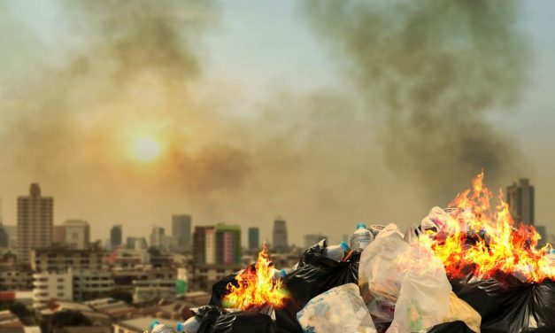 Jangan Bakar Plastik! Ada Racun Mengintai