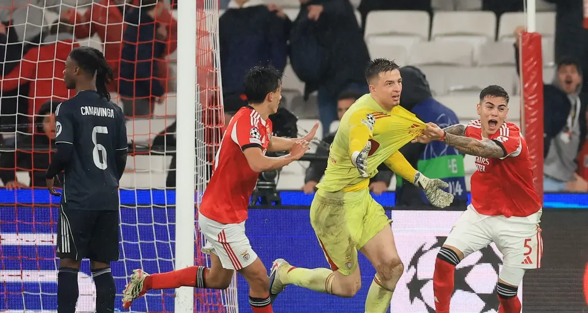 Laga Gila Benfica-Madrid: 2 Merah, Kiper Malah Nyetak Gol!