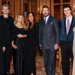 Momen Spesial Victoria Beckham & Serba Hitam Keluarga